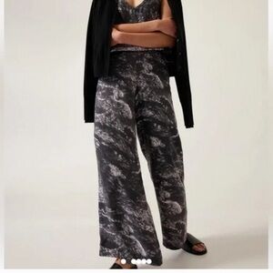 Athleta calm cool pant Black White Lounge Pajama Cloud Print XS